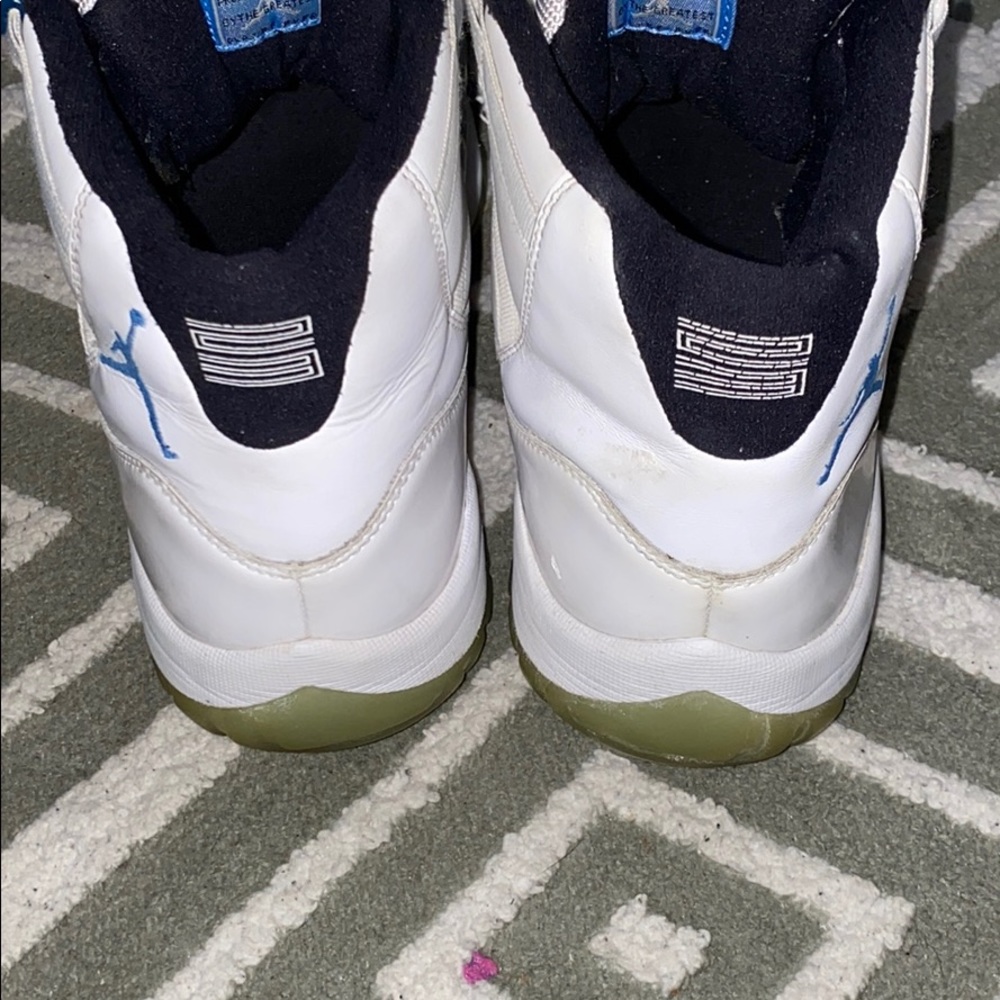 Sneaker reseller - Picture 4 of 5